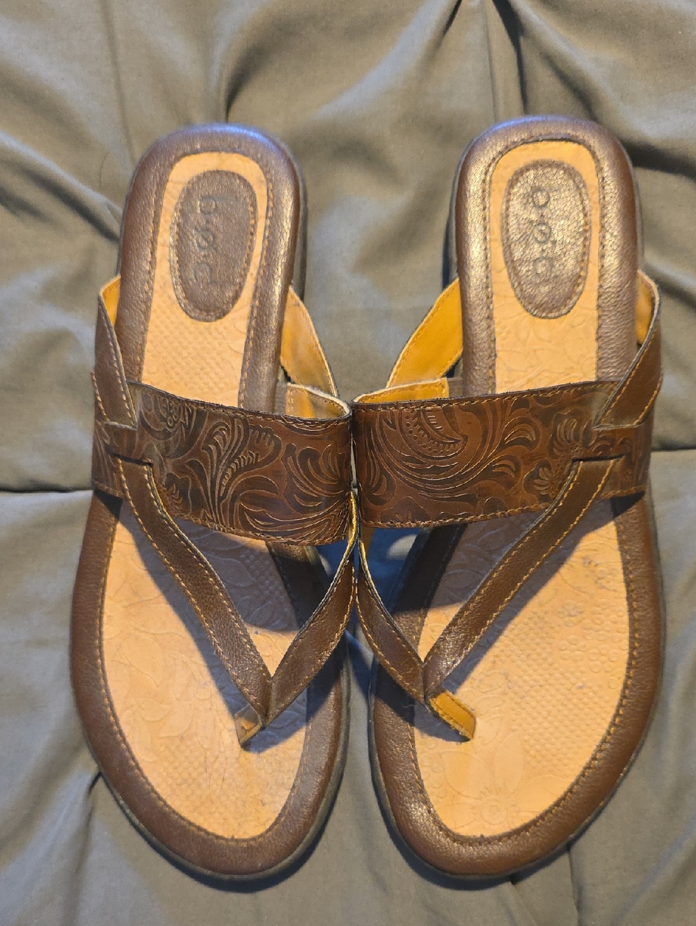 b.o.c. Brown Tan Embossed Leather Thong Sandals